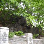Manhattan schist exposed in Trinity Cemetery along 155th Street